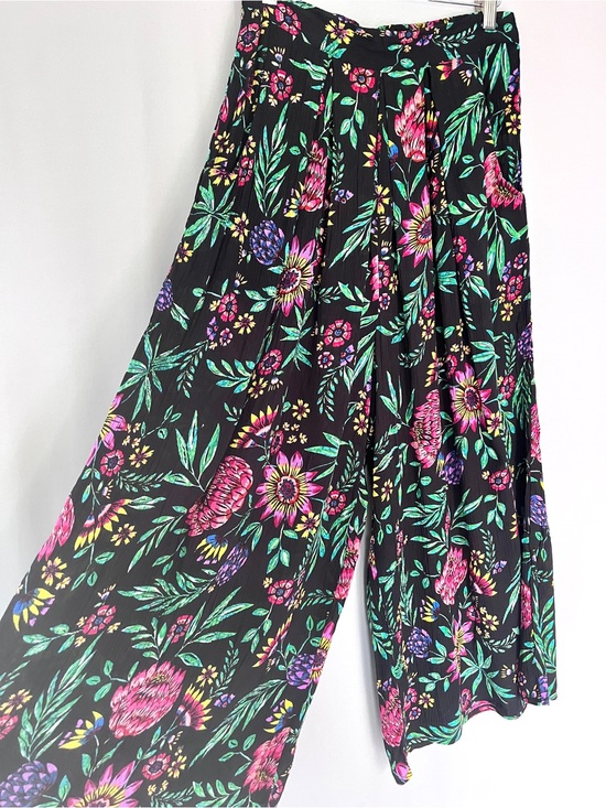 Patrons of Peace Pants - Patrons of Peace Floral Culottes Wide Leg Pants with Pockets Topical Resort M